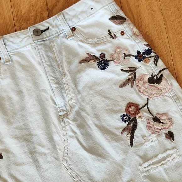 Abercrombie & Fitch Floral Embroidered Mini Skirt - Picture 2 of 10